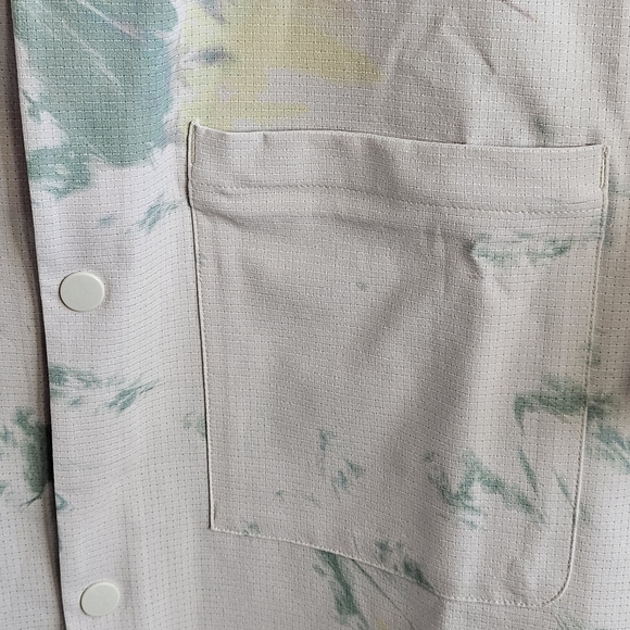 NWT Lululemon Athletica Airing Easy Short-Sleeve Snap Button Shirt - Size XL - Picture 4 of 11